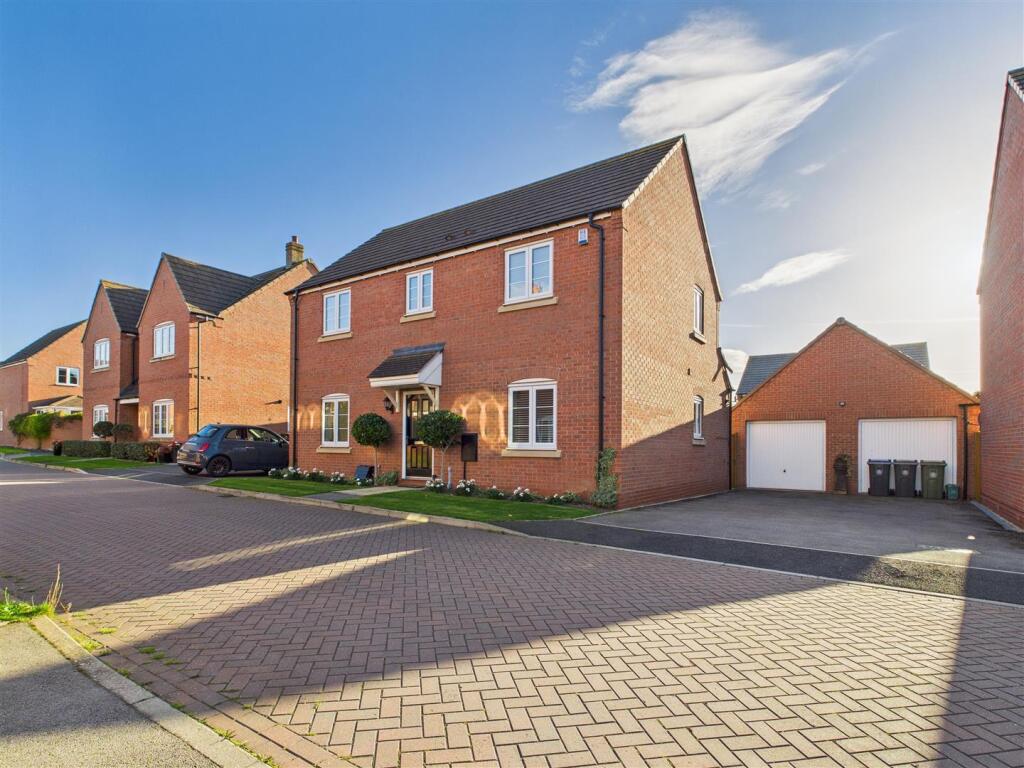 Main image of property: Bosworth Avenue, Stratford-Upon-Avon