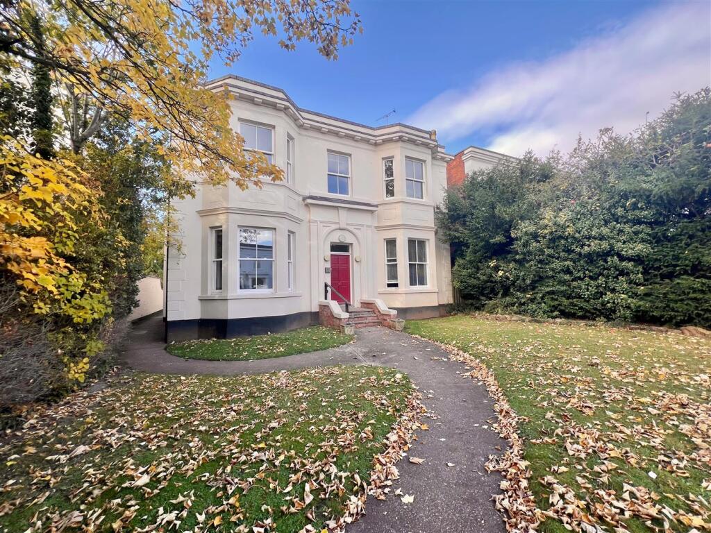 Main image of property: 45 Leam Terrace, Leamington Spa