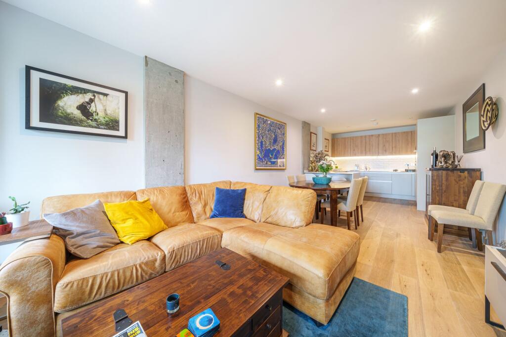 Main image of property: 152 Long Lane, London, SE1