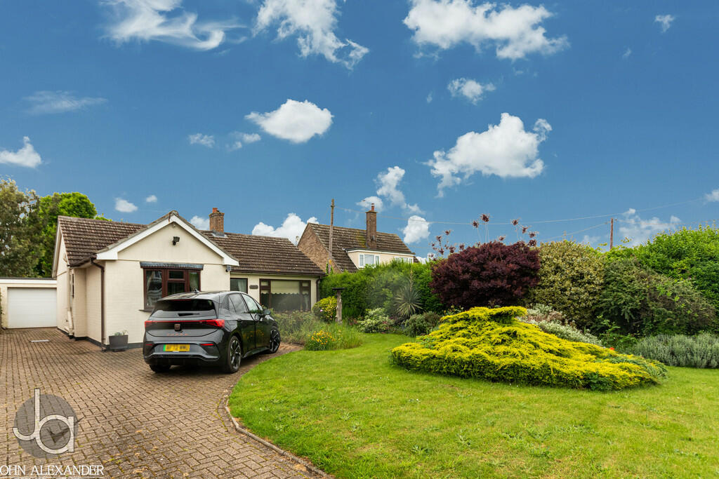 2 bedroom detached bungalow for sale in Heath Road, Fordham Heath