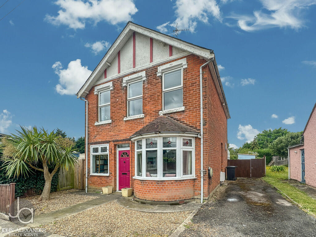 4 bedroom detached house for sale in Nayland Road, Mile End, Colchester, CO4
