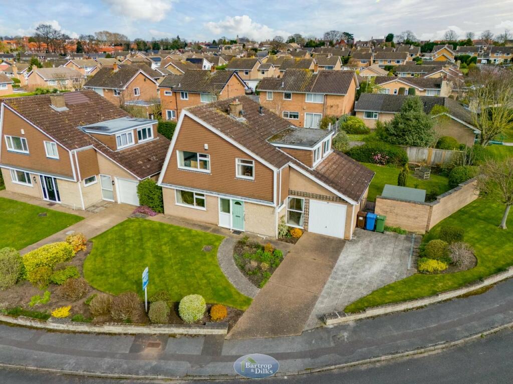 3 bedroom detached house for sale in Rowan Crescent, Worksop, S80