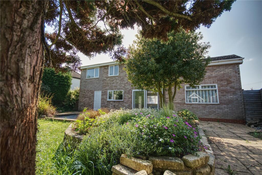 4 bedroom detached house for sale in Dilmore Lane, Fernhill Heath