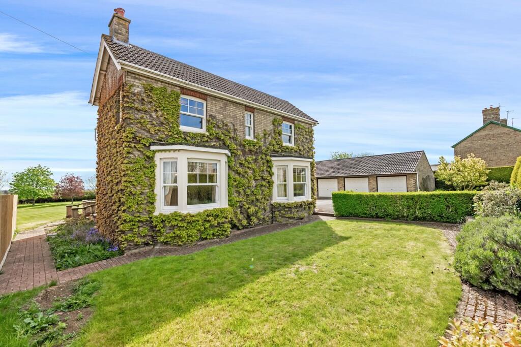 4 bedroom detached house for sale in Station Road, Warboys, Huntingdon