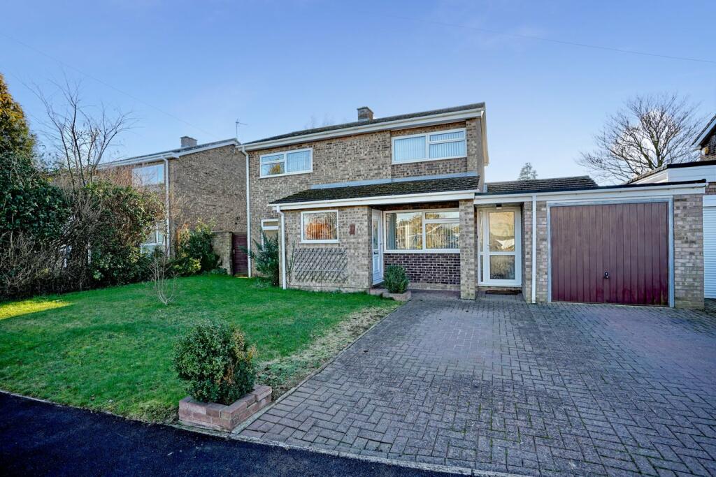 4 bedroom detached house for sale in Springfield Close, Buckden