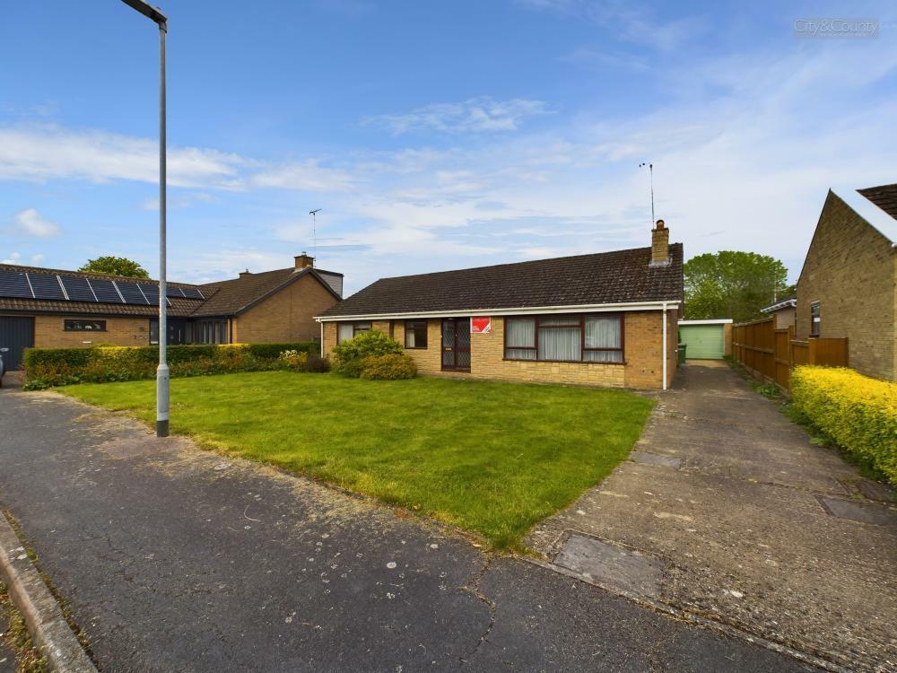 4 bedroom detached bungalow for sale in End, Alwalton