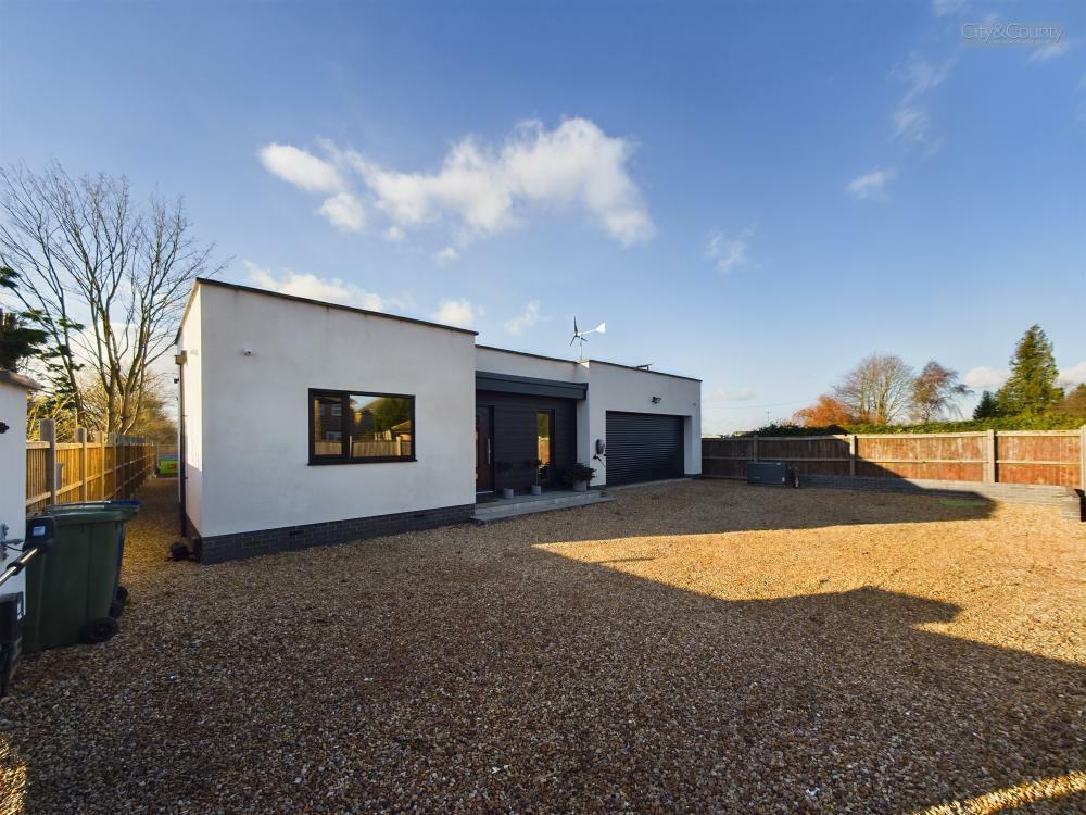 4 bedroom detached bungalow for sale in Milk and Water Drove