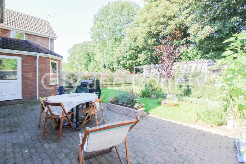 4 bedroom detached house for sale in Apsley Way, Longthorpe, Peterborough, PE3