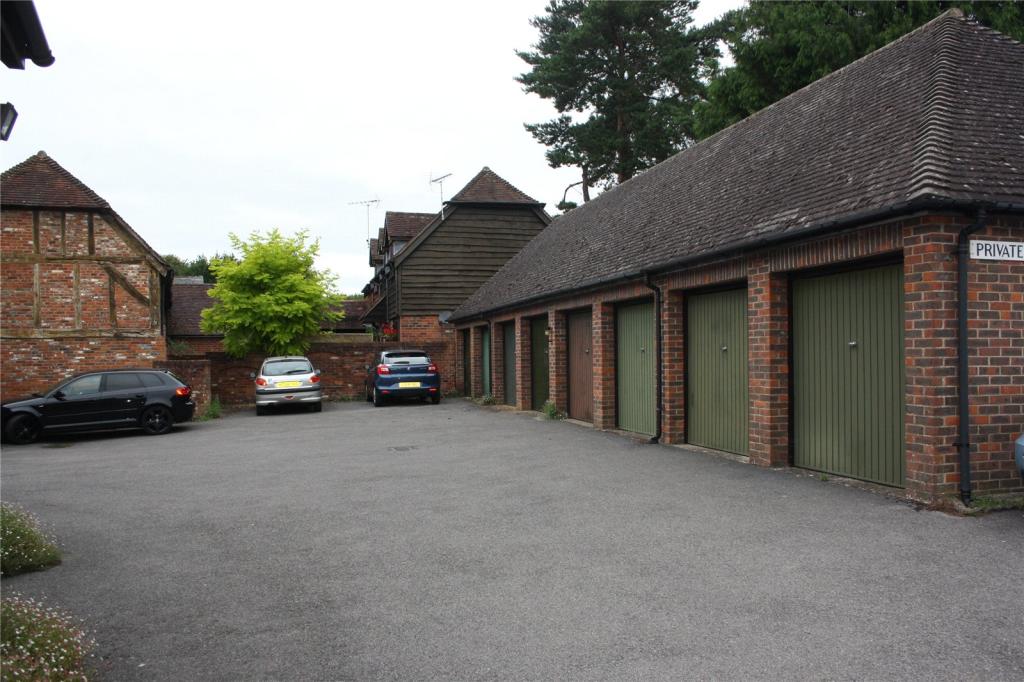 3 bedroom end of terrace house for rent in Amery Hill, Alton, Hampshire