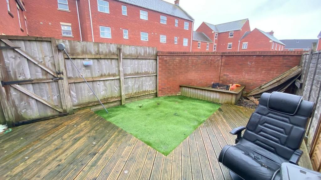 3 bedroom end of terrace house for sale in Stroud Way, Weston Village