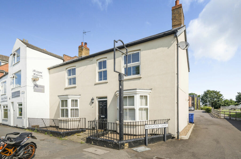 4 bedroom semidetached house for sale in Bridge Street, Saxilby