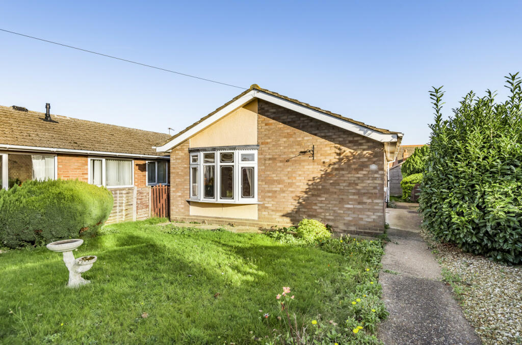 2 bedroom bungalow for sale in New Crescent, Cherry Willingham, Lincoln