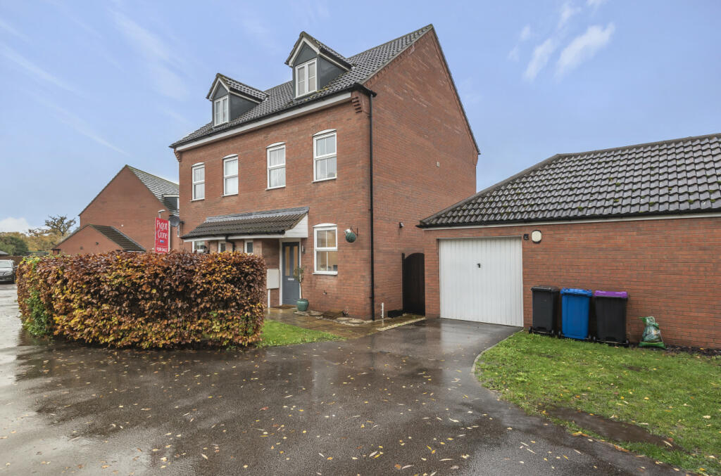 3 bedroom semidetached house for sale in The Brambles, Market Rasen