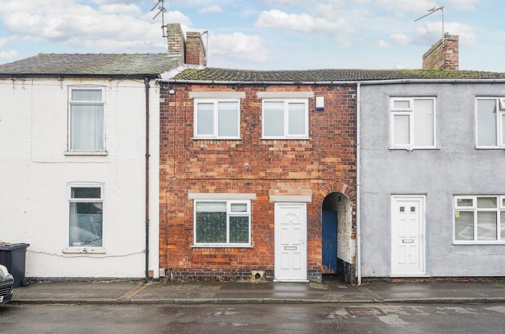 3 bedroom terraced house for sale in Sincil Bank, Lincoln, Lincolnshire, LN5