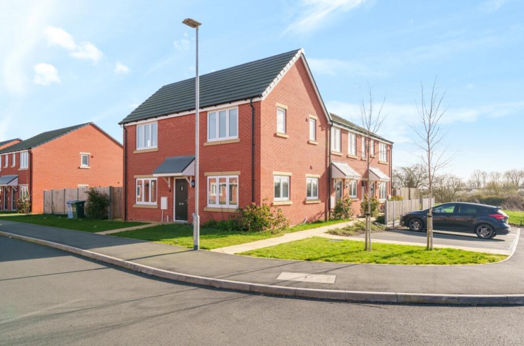 3 bedroom semidetached house for sale in Clinton Gardens, Tuxford