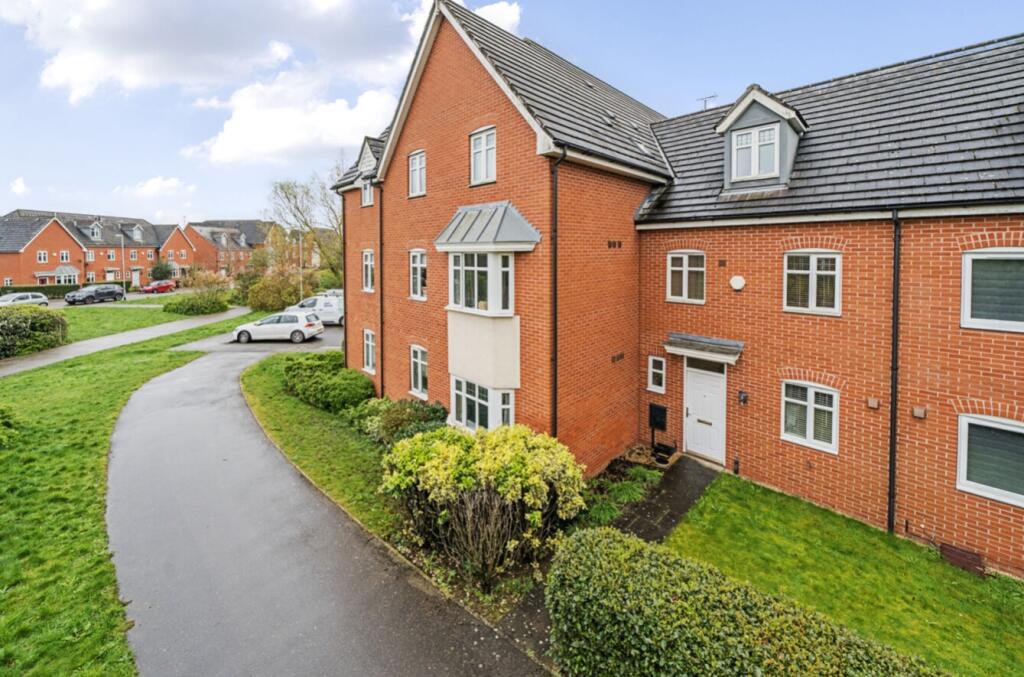 3 bedroom terraced house for sale in Flaxley Close, Lincoln