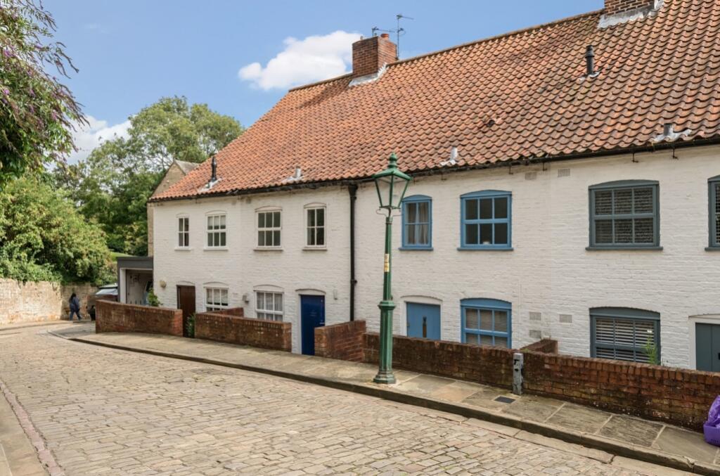 2 bedroom terraced house for sale in Danes Cottages, Lincoln, Lincolnshire, LN2