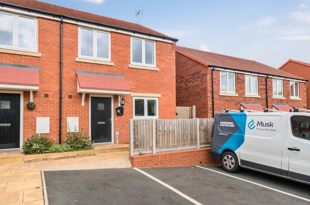 3 bedroom semidetached house for sale in Clinton Gardens, Tuxford