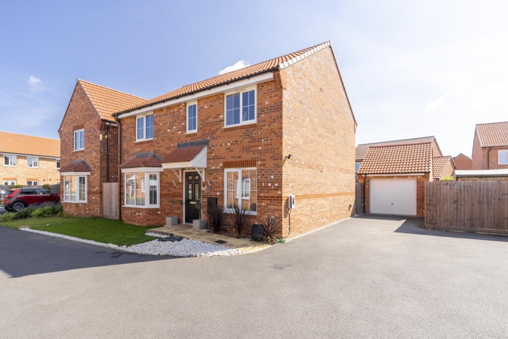 4 bedroom detached house for sale in Jean Revill Close, Saxilby