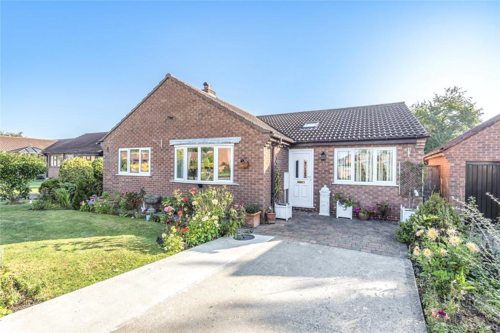 4 bedroom bungalow for sale in Bridle Way, Wragby, LN8