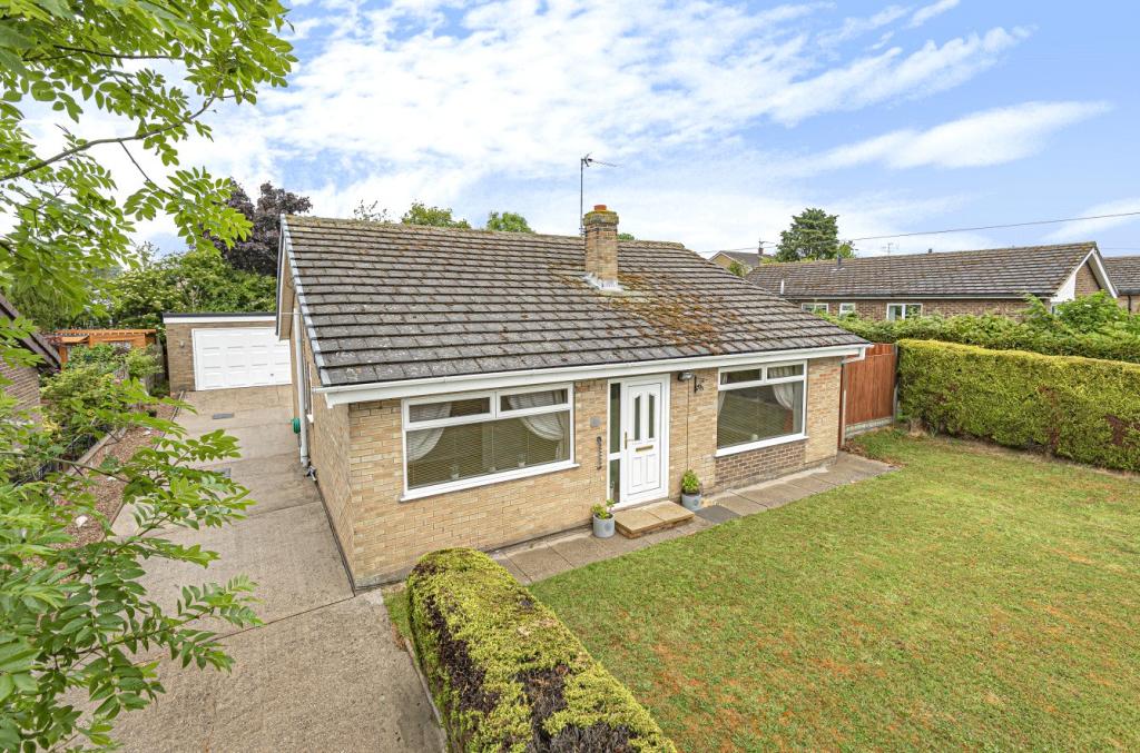 3 bedroom bungalow for sale in Highfield Road, Saxilby, LN1