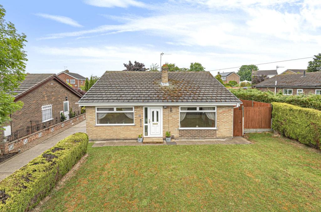 3 bedroom bungalow for sale in Highfield Road, Saxilby, LN1