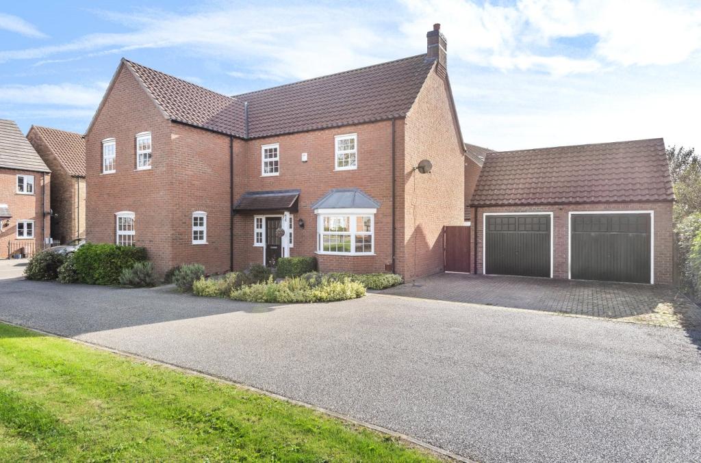5 bedroom detached house for sale in St Lawrence Drive, Bardney, LN3