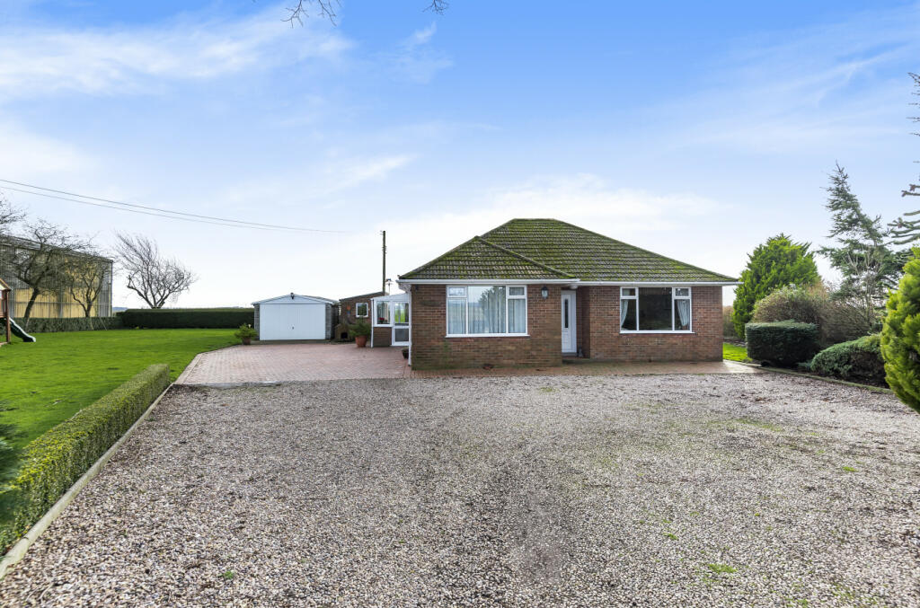 2 bedroom bungalow for sale in Bellwater Bank, New Leake, Boston