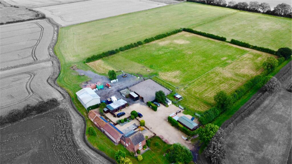 4 bedroom detached house for sale in Ings Lane, Toynton St Peter