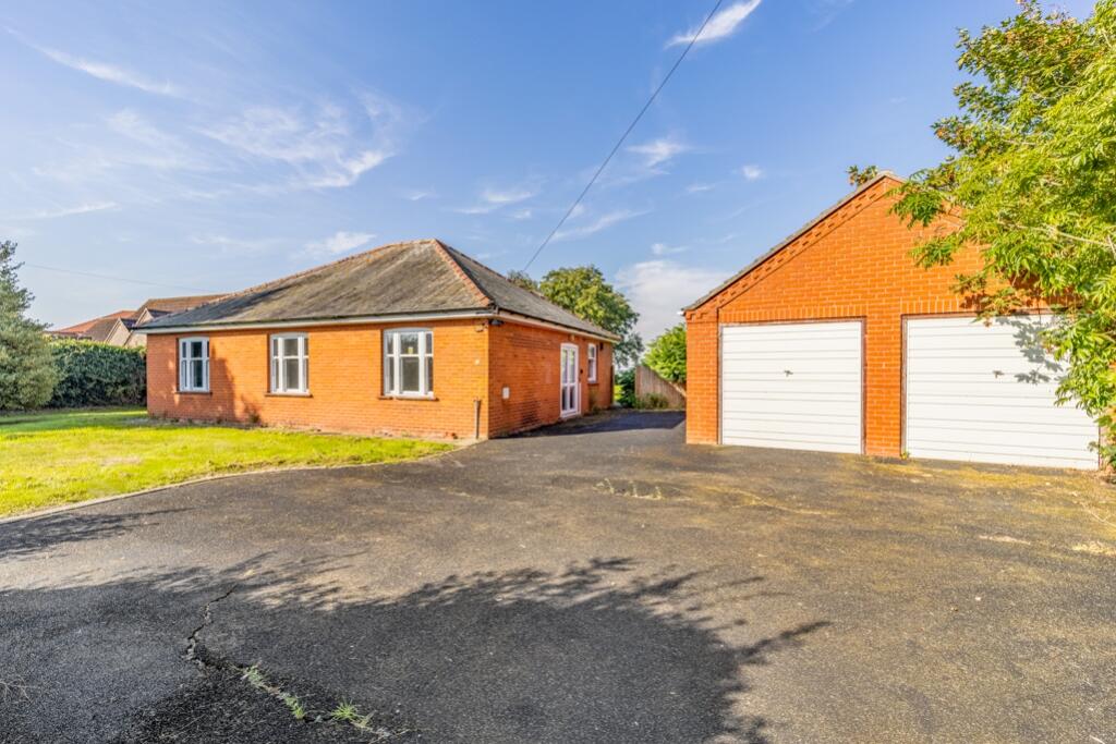 4 bedroom bungalow for sale in Main Road, Toynton All Saints, Spilsby, PE23 , PE23