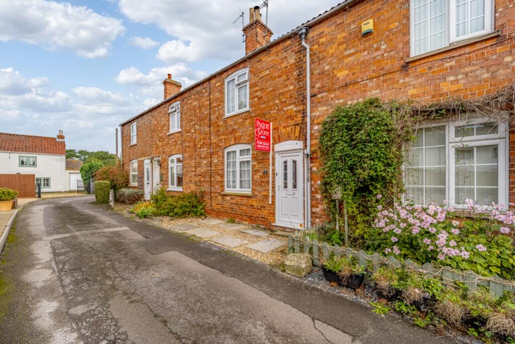 2 bedroom terraced house for sale in 3 Shop Hill, MarehamleFen