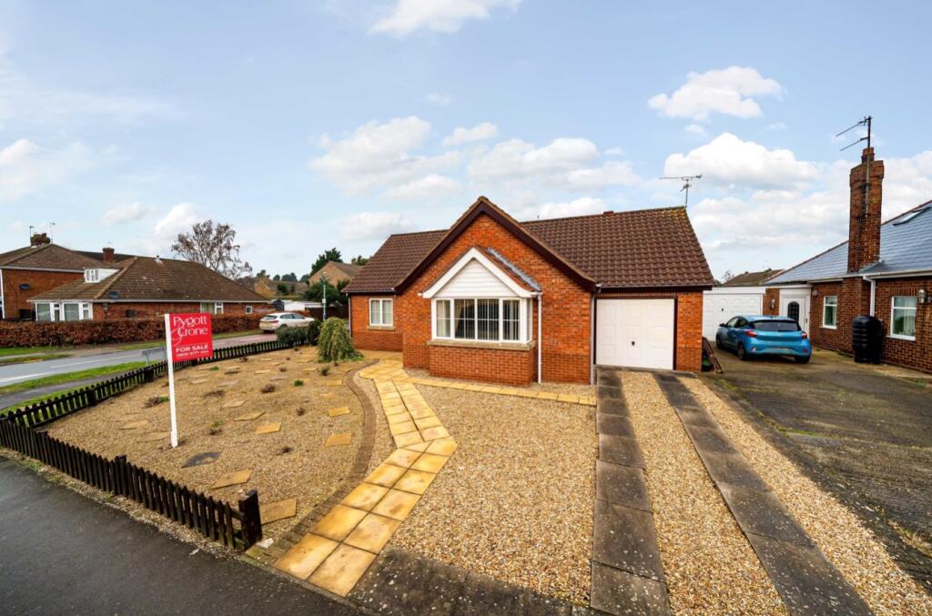 2 bedroom detached bungalow for sale in Tower Road, Boston