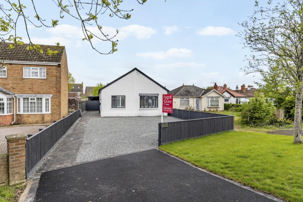 4 bedroom detached bungalow for sale in Sleaford Road, Boston