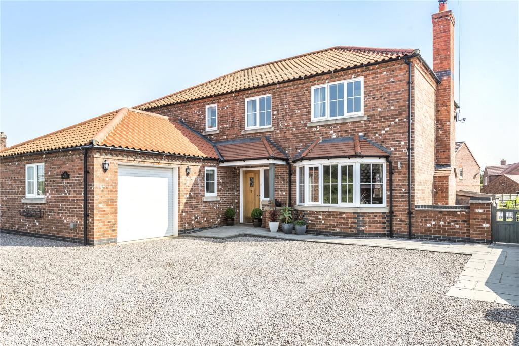 4 bedroom detached house for sale in Fen Road, Frampton Fen, PE20
