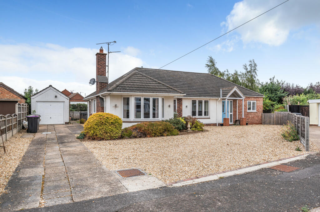 3 bedroom bungalow for sale in St. Clements Road, Ruskington, Sleaford