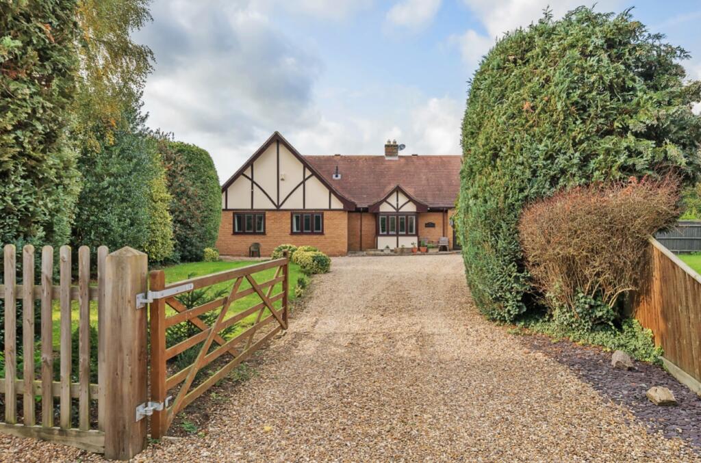 4 bedroom detached bungalow for sale in Manor Street, Ruskington