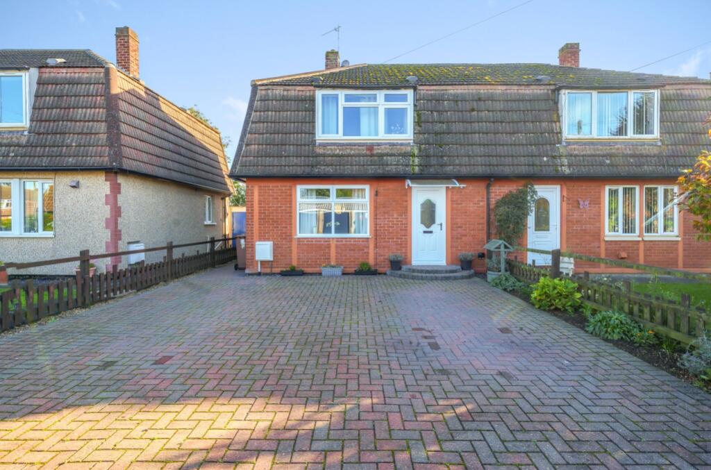3 bedroom semidetached house for sale in Cornwall Way, Ruskington
