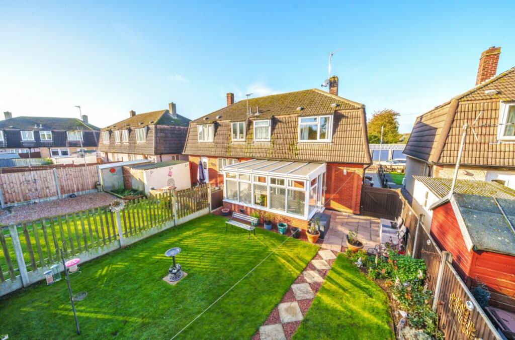 3 bedroom semidetached house for sale in Cornwall Way, Ruskington