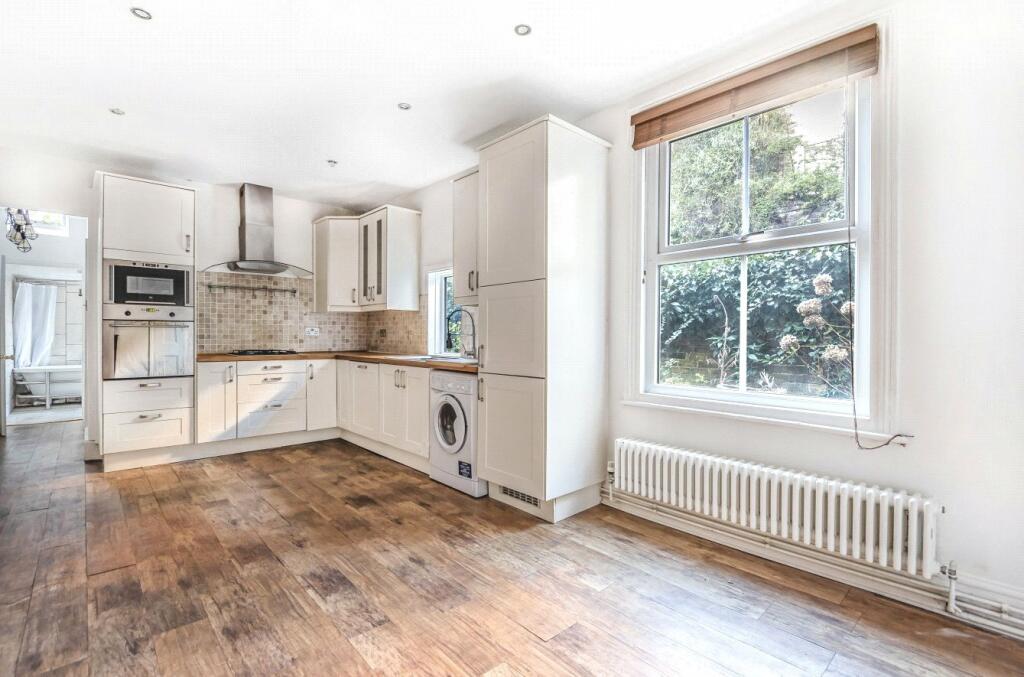 Apartment to rent on Abbey Road, Grimsby, DN32