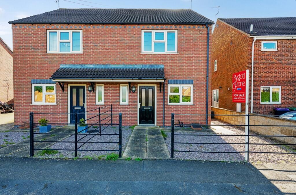 3 bedroom semidetached house for sale in Millview Road, Ruskington