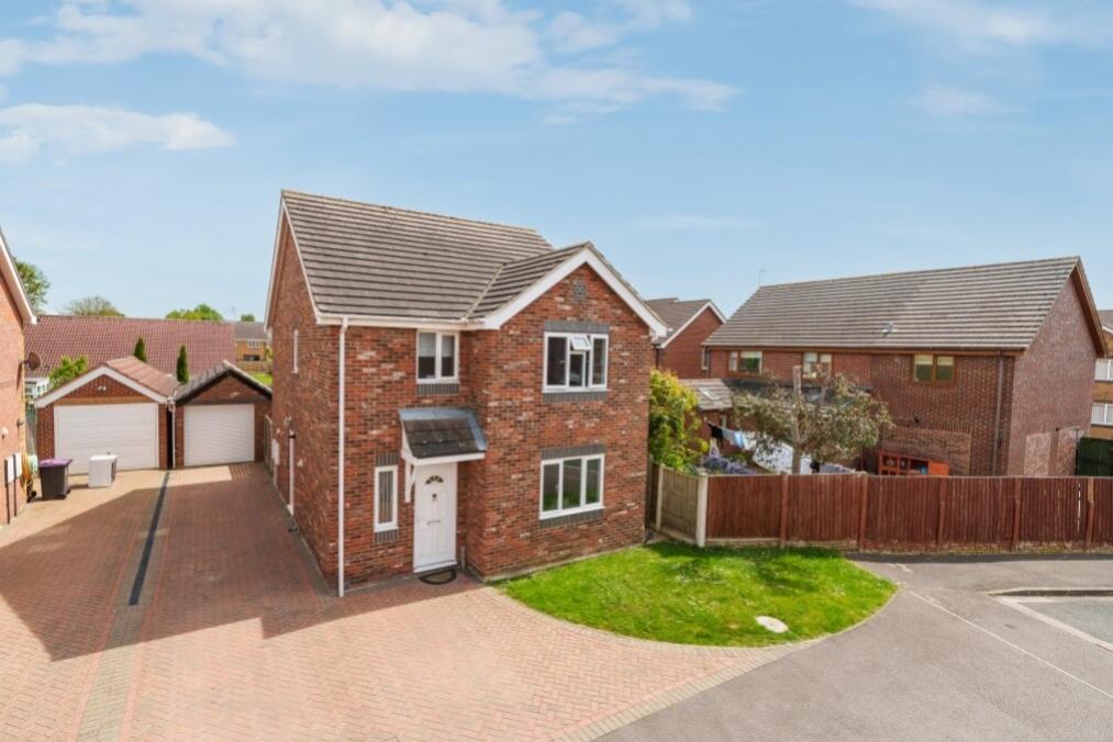 3 bedroom detached house for sale in Hurn Close, Ruskington, Sleaford