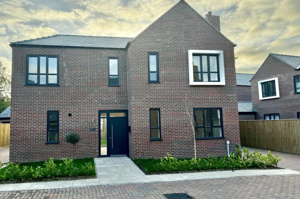 Main image of property: The Glade, College Street, Grimsby, Lincolnshire, DN34