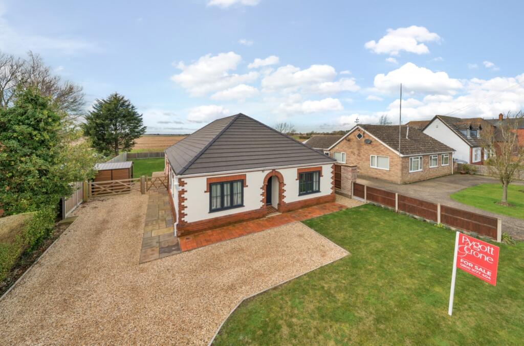 4 bedroom detached bungalow for sale in Hale Road, Heckington, Sleaford