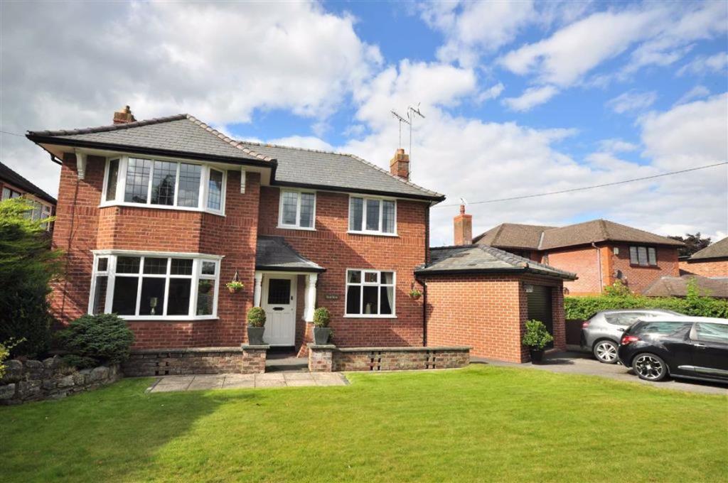 4 bedroom detached house for sale in Ruthin Road, Mold, CH7
