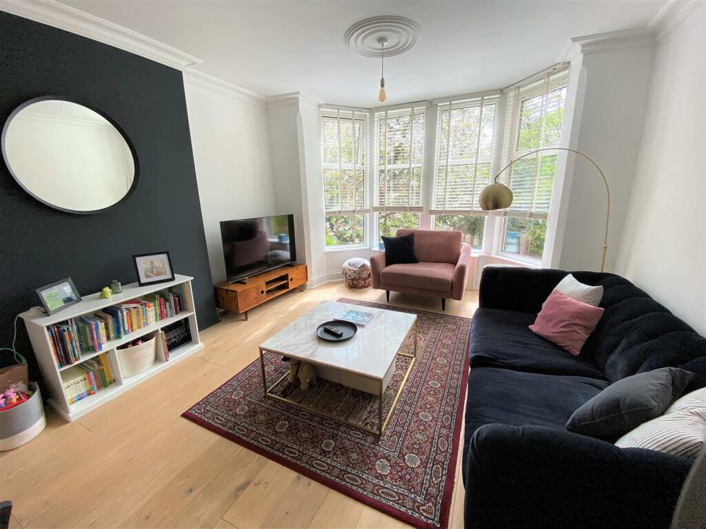 2 bedroom flat for sale in Barlow Moor Road, West Didsbury, M20