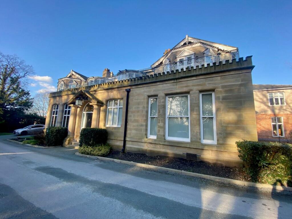 2 bedroom flat for sale in Rose Hill, Northenden, M22