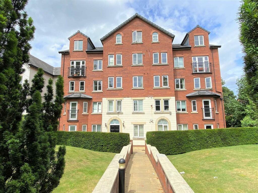 2 bedroom flat for sale in Wilmslow Road, Withington, M20
