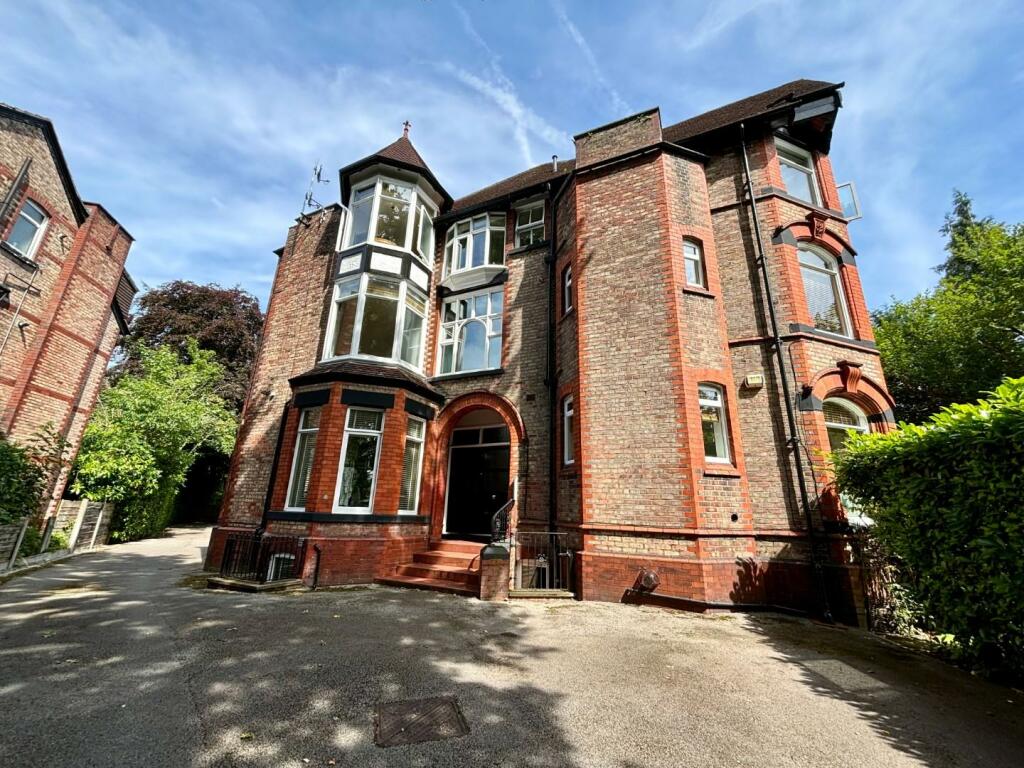 2 bedroom flat for sale in Moorfield House, Lapwing Lane, Didsbury, M20