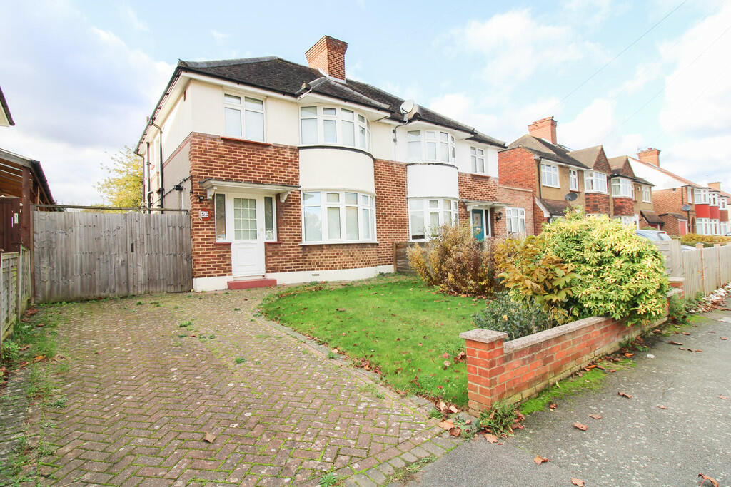3 bedroom semidetached house for sale in Elmbridge Avenue, Surbiton, KT5