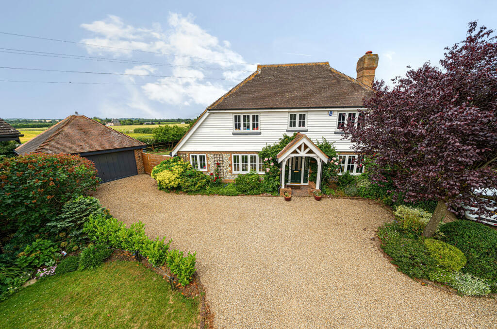 4 bedroom detached house for sale in Doves Croft, Tunstall